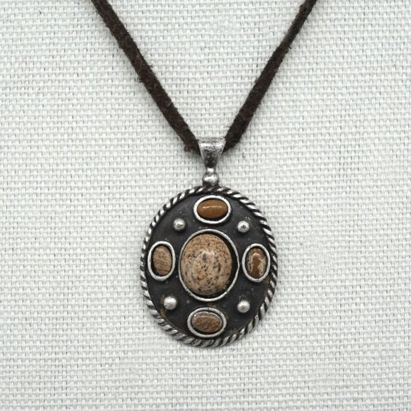 Necklace with leather cord and silver pendant. - Picture 3 of 3